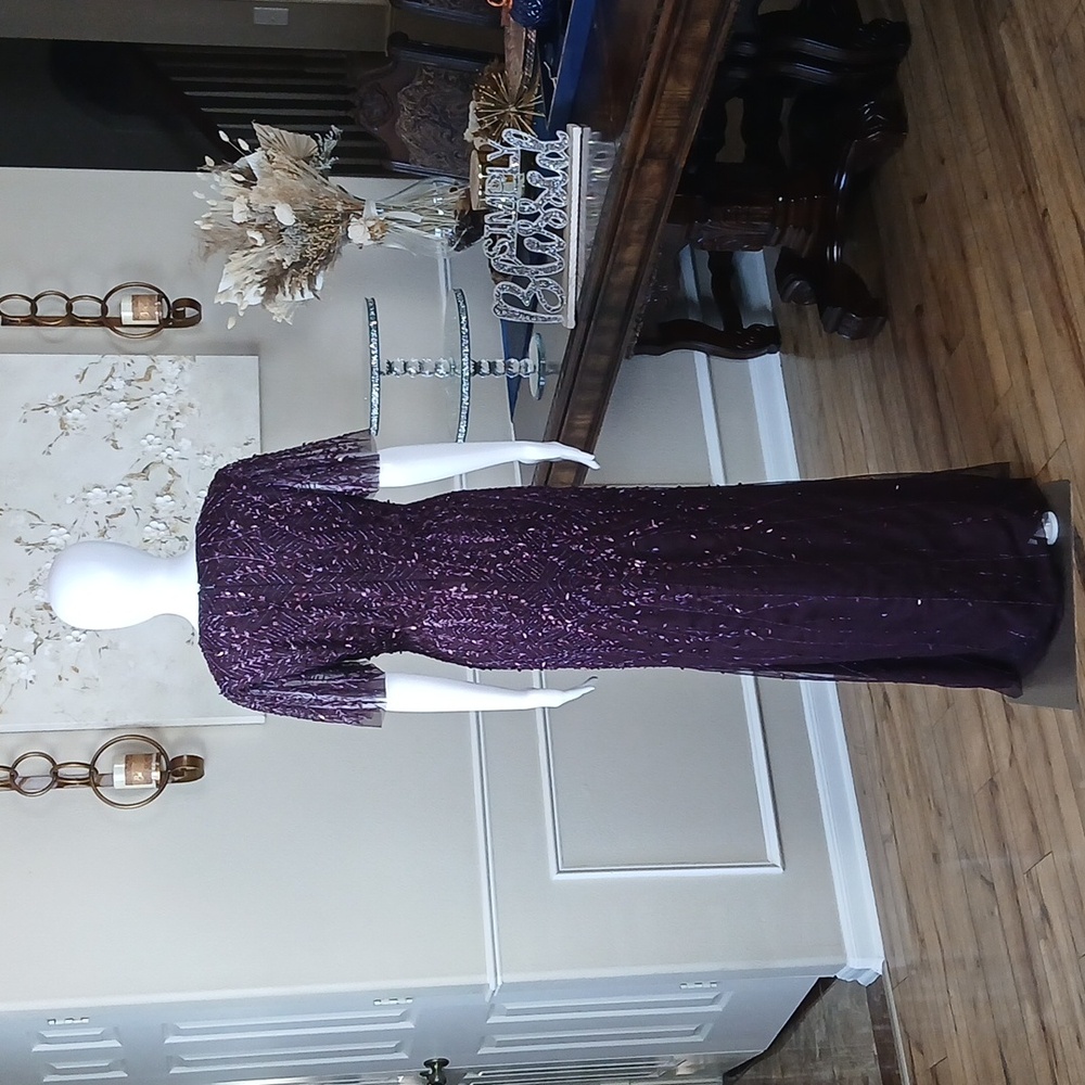 Mac Duggal Purple Embellished Flutter Sleeve Formal Floor-Length Gown. Size 6 - Picture 9 of 17